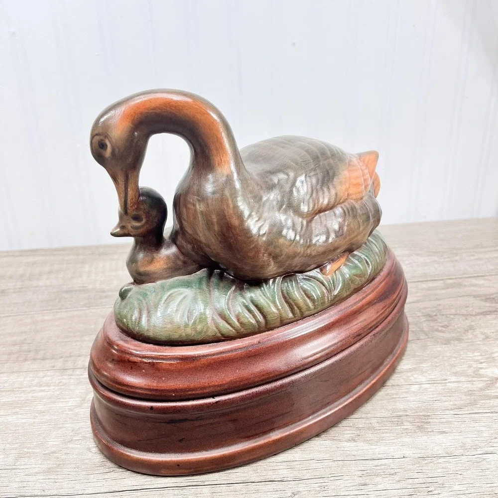 Vintage Ceramic Mother Goose & Gosling Lidded Box | Farmhouse Cottage‎ Decor
